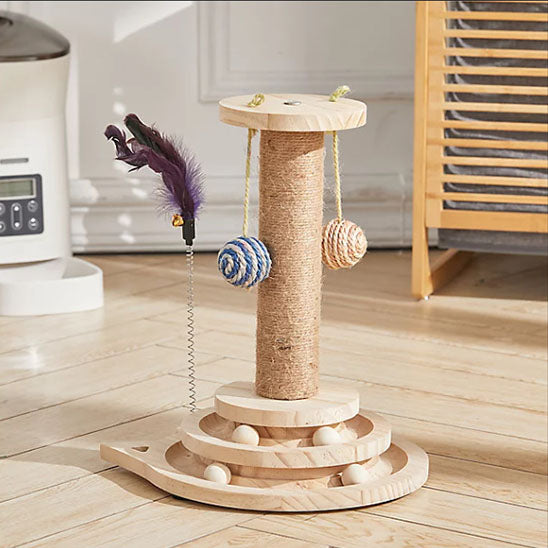 grattoir chat avec des balle et plume intégré
