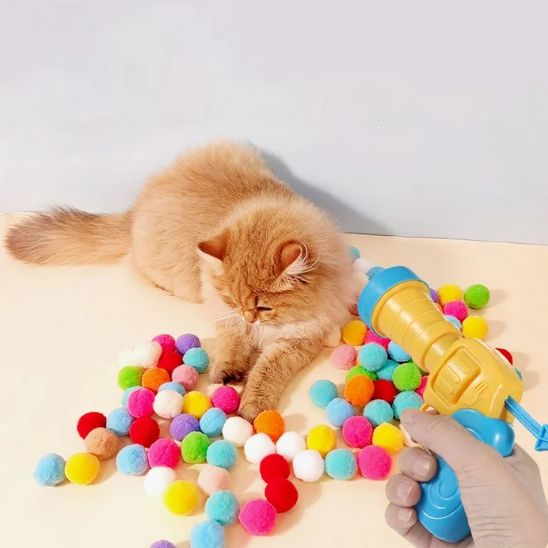 jeu chat tir interactif avec un chaton qui joue avec les pompons colorés